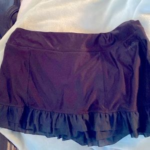 Black large Avia, White 90• black large